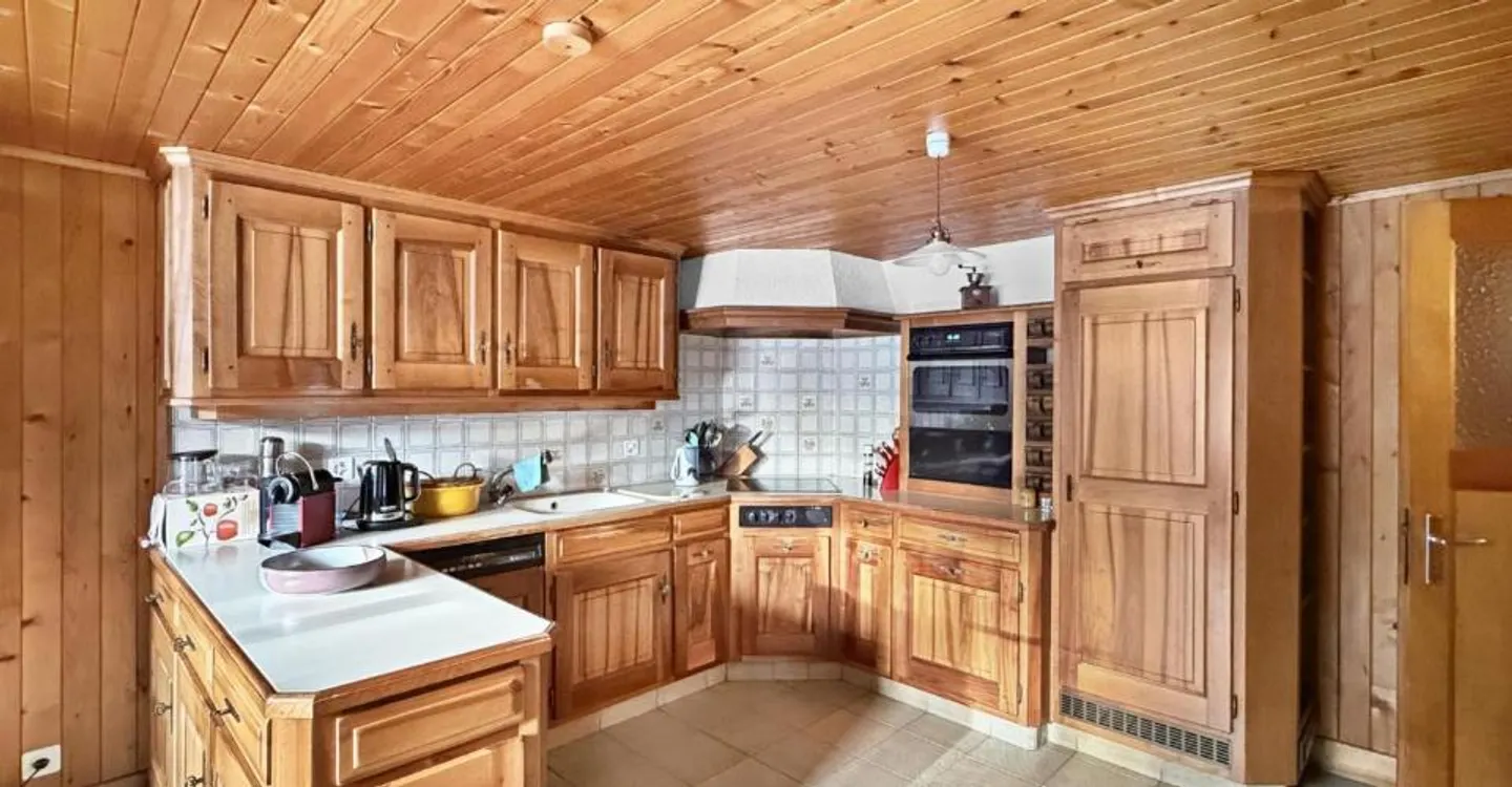 Großes Chalet auf einem wunderschönen Grundstück - Foto 6 von 9
