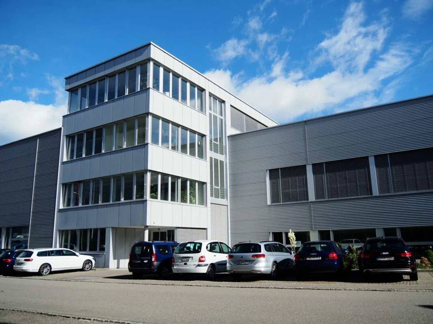 Espaces de bureaux et commerciaux entièrement développés et attrayants - Photo 1 sur 5