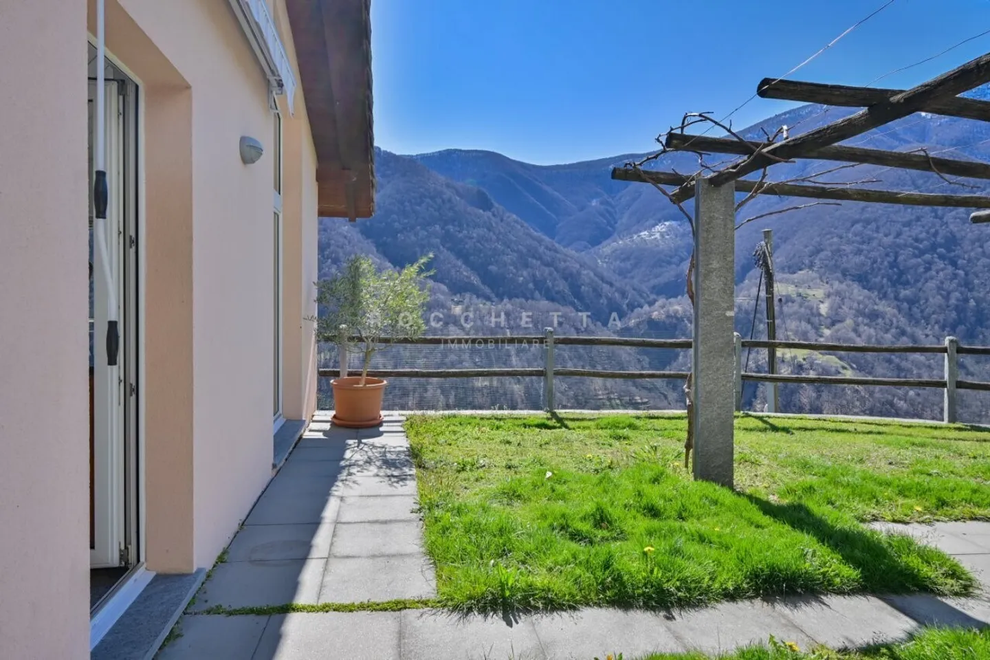 Einfamilienhaus mit viel Sonne und fantastischem Blick ins Grüne - Foto 5 von 15