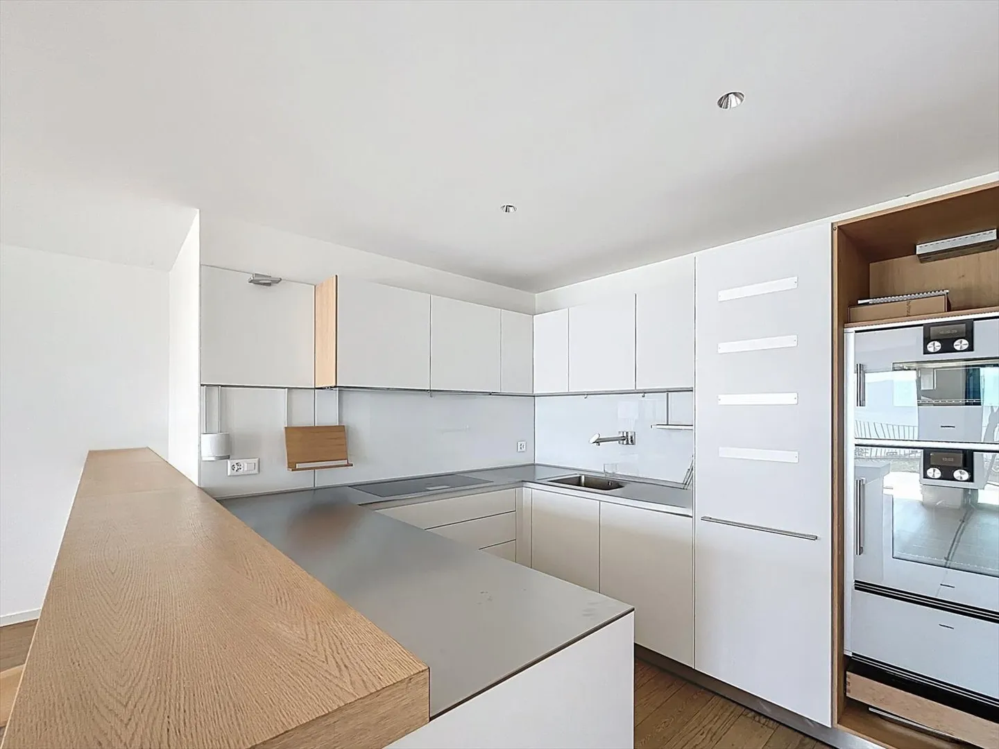 Apartment with terrace 5.5 rooms - Photo 4 of 11