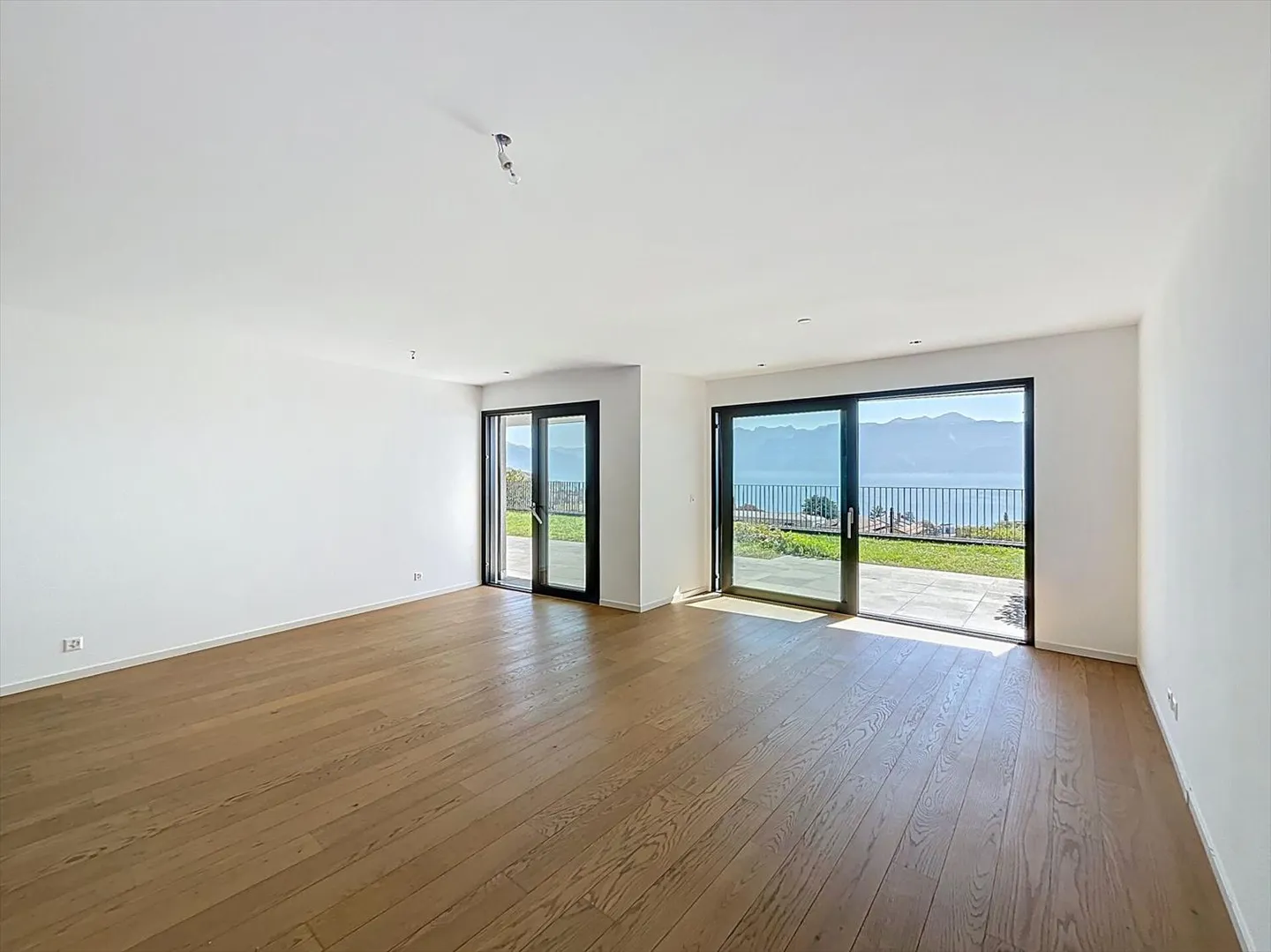 Apartment with terrace 5.5 rooms - Photo 5 of 11