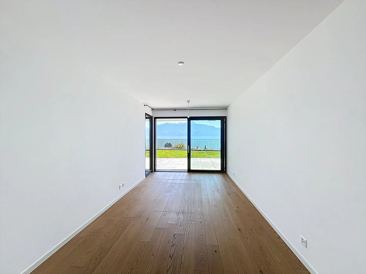 Apartment with terrace 5.5 rooms - Photo 9 of 11
