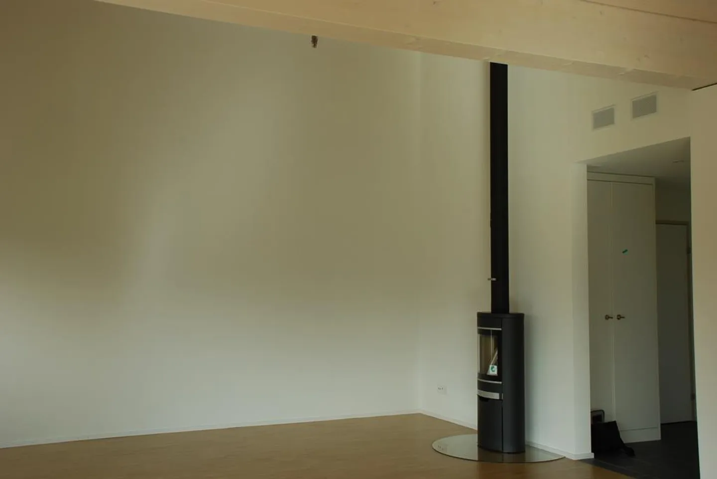 Modern penthouse apartment with large balcony and Swedish stove - Photo 4 of 8