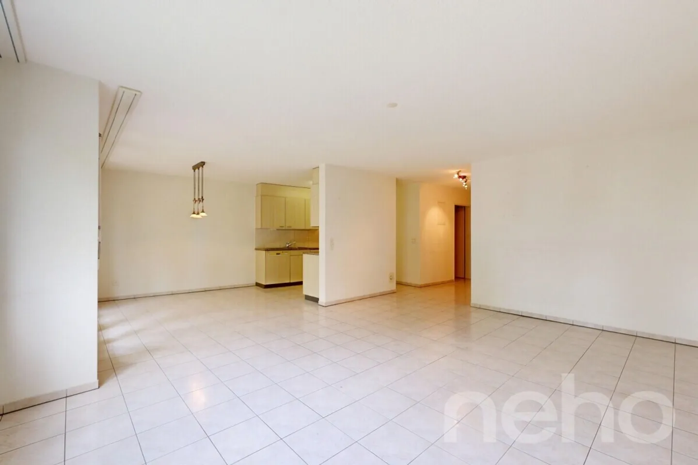 Geräumige Wohnung mit Balkon - Foto 2 von 12