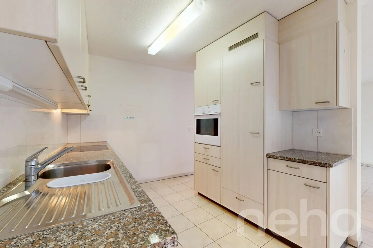 Geräumige Wohnung mit Balkon - Foto 3 von 12