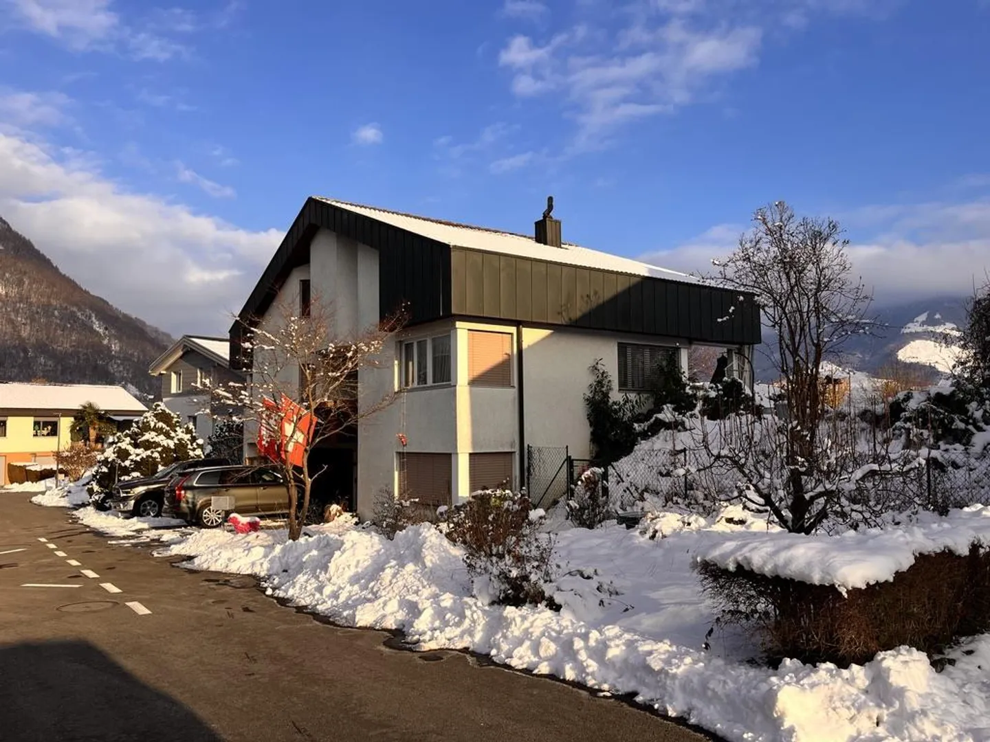Maison individuelle spacieuse avec jardin et double garage dans un endroit calme - Photo 1 sur 30