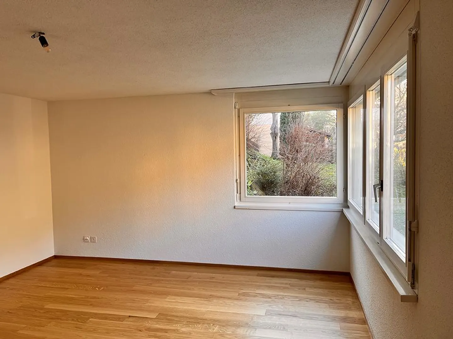 Maison individuelle spacieuse avec jardin et double garage dans un endroit calme - Photo 7 sur 30