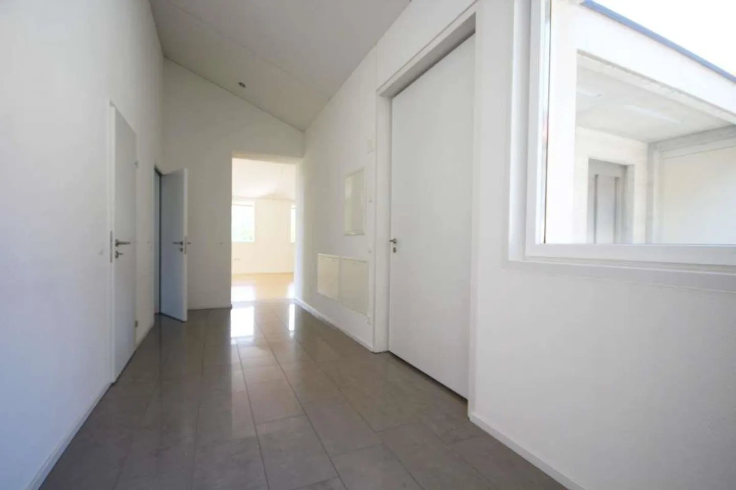 Modern penthouse with 4.5 rooms in a pleasant area - Photo 12 of 13