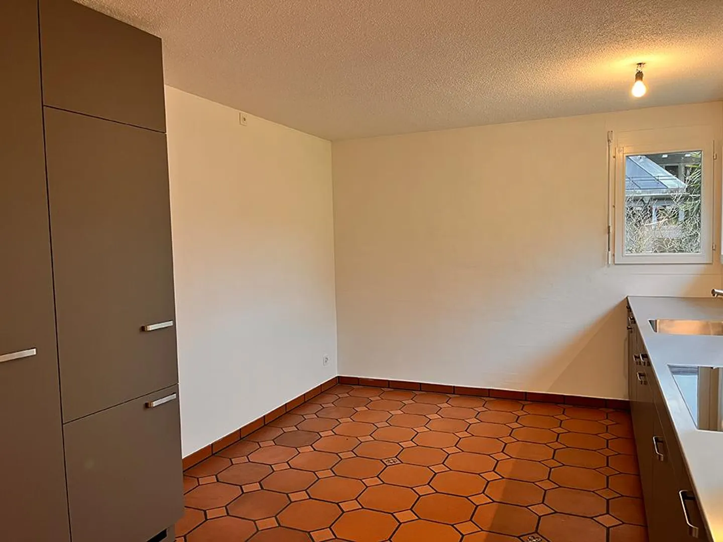 Maison individuelle spacieuse avec jardin et double garage dans un endroit calme - Photo 13 sur 30