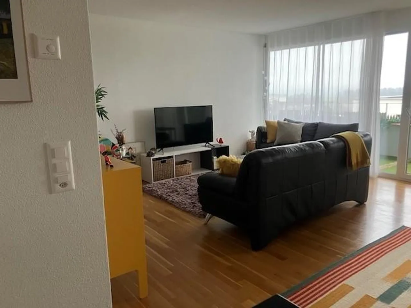 Cozy Apartment for Commuters - Photo 3 of 9