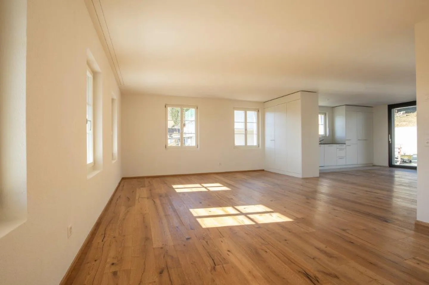 Appartamento nuovo luminoso e moderno in una posizione tranquilla - Foto 5 di 12