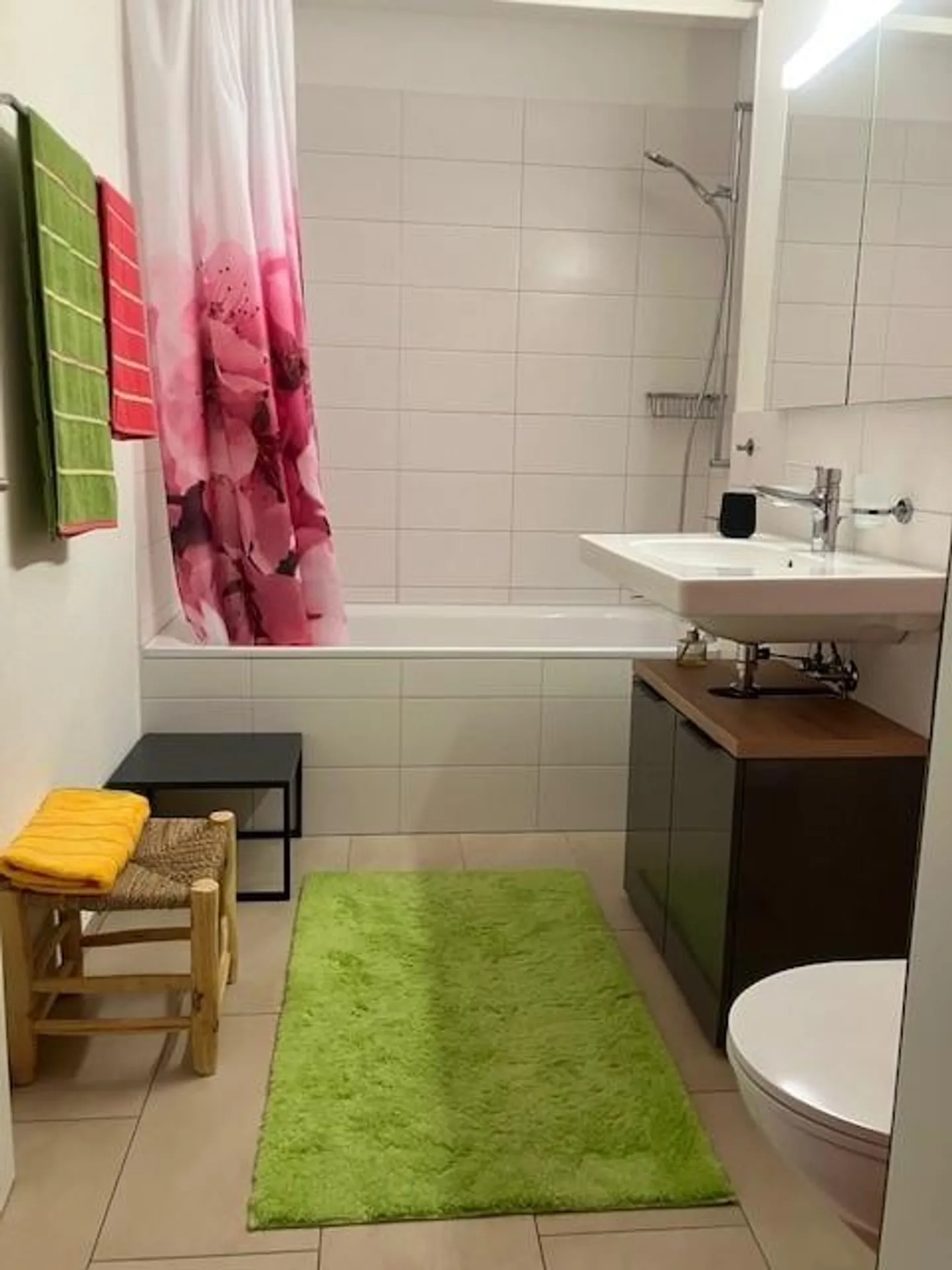 Cozy Apartment for Commuters - Photo 8 of 9