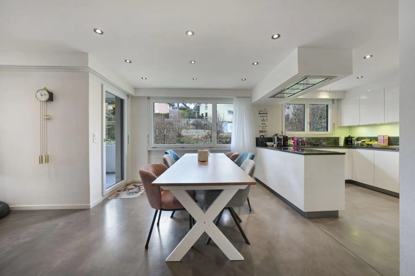 Exclusive Living Comfort: 5.5-Room Apartment with approx. 150 m² of Living Space - Photo 3 of 24