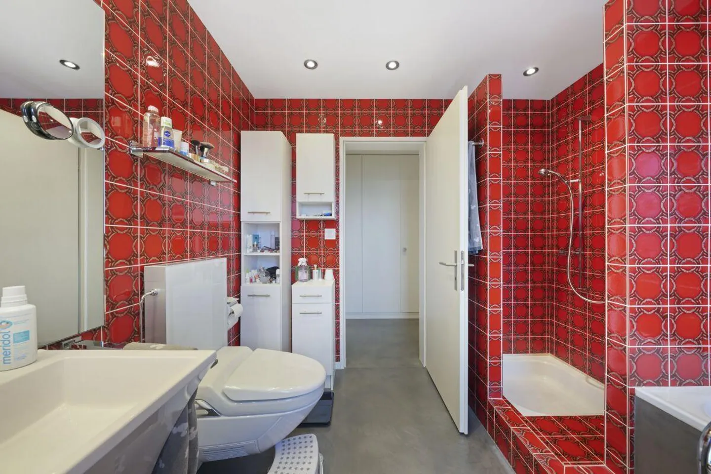 Exclusive Living Comfort: 5.5-Room Apartment with approx. 150 m² of Living Space - Photo 15 of 24