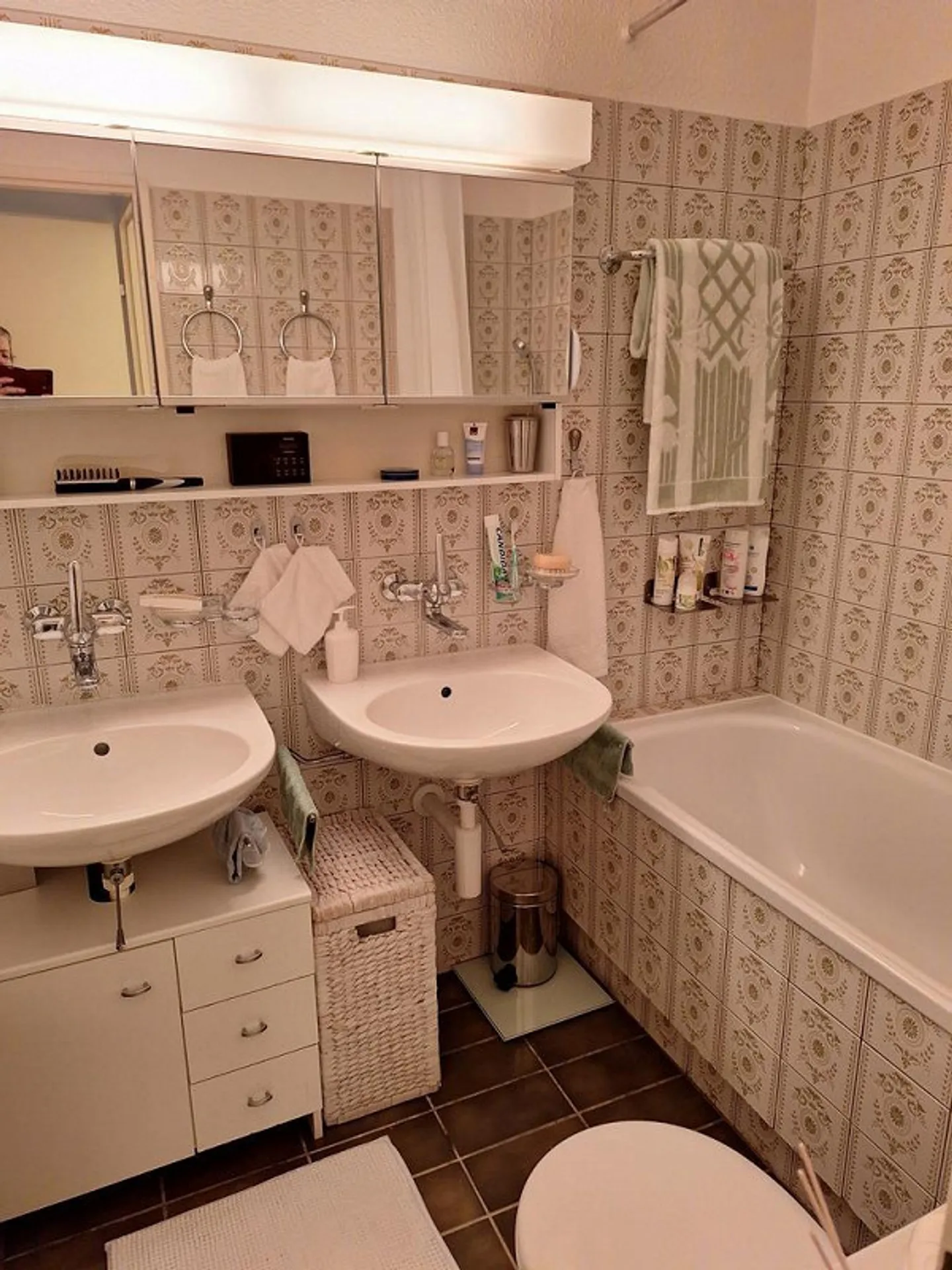 Your apartment in a prime location - Photo 7 of 9