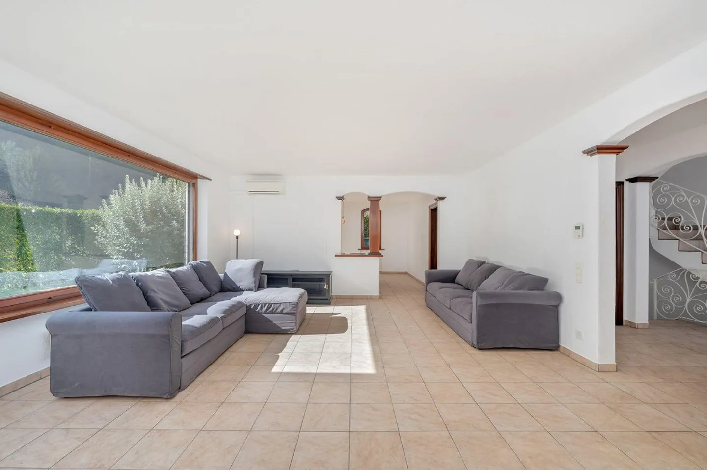 VILLA IN STILE MEDITERRANEO A DUE PASSI DAL LAGO E DAL PARCO DI FIG... - Foto 3 von 10