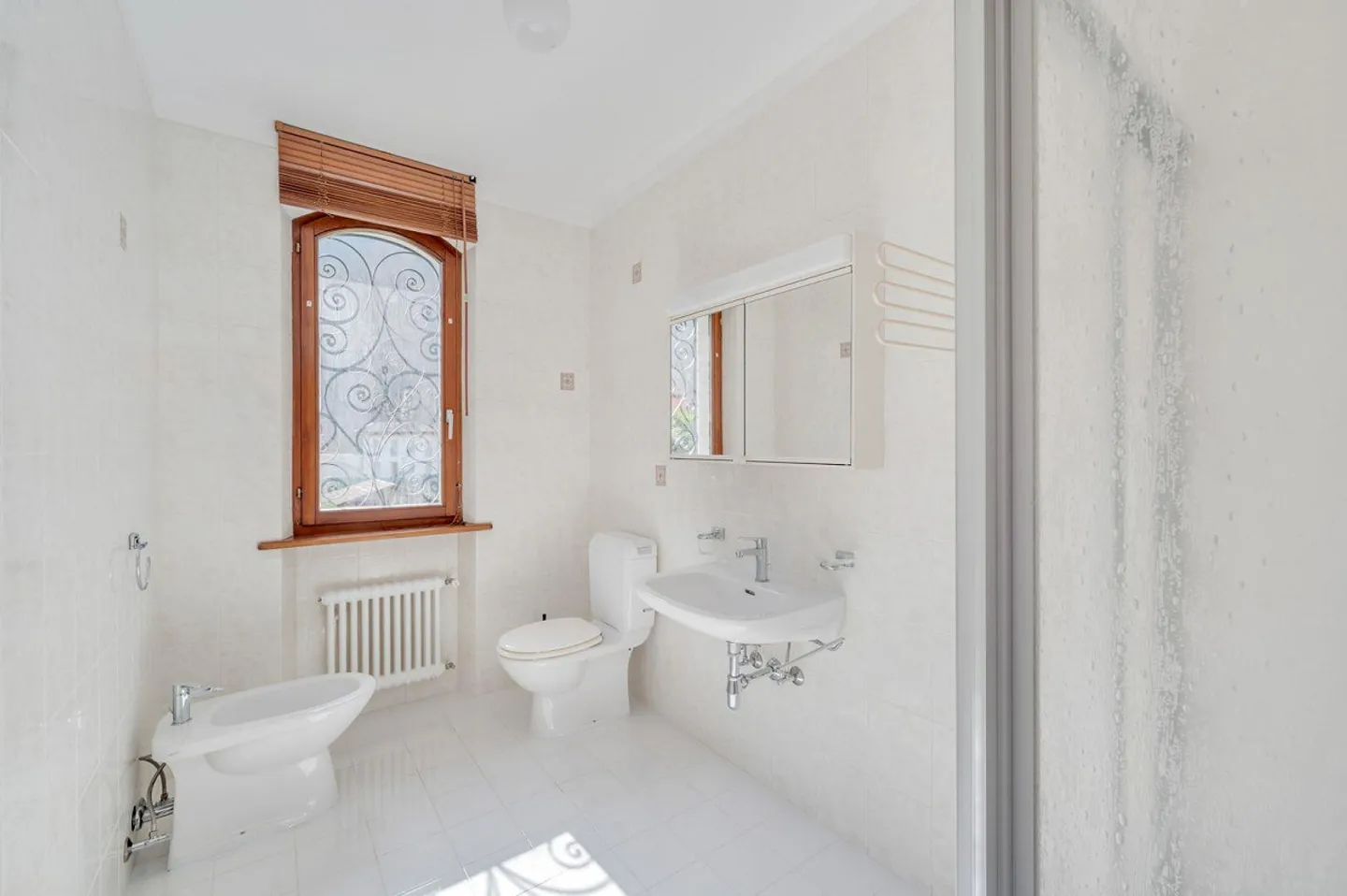 VILLA IN STILE MEDITERRANEO A DUE PASSI DAL LAGO E DAL PARCO DI FIG... - Foto 9 von 10