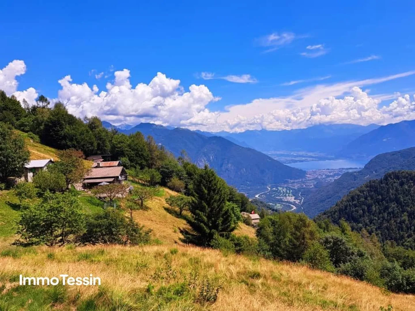 Rustic with breathtaking views of the Ticino mountains and ... - Photo 2 of 13