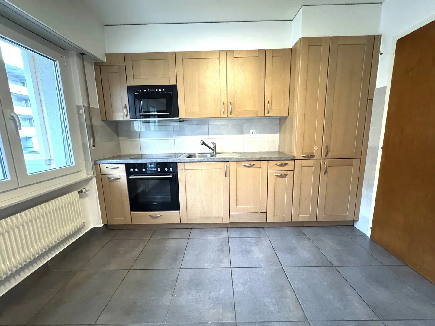 Sierre, Beautiful Apartment with 4.5 Rooms and Great Potential - Photo 3 of 6