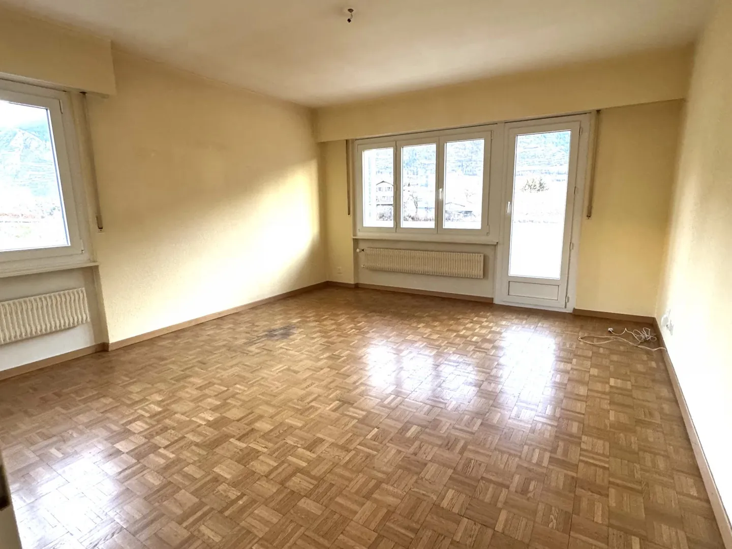 Sierre, Beautiful Apartment with 4.5 Rooms and Great Potential - Photo 4 of 6