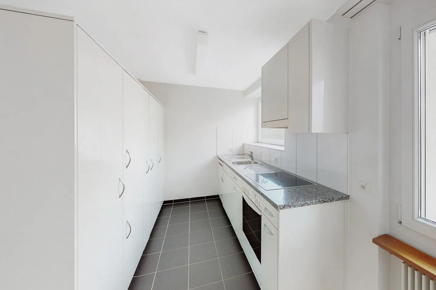 Apartment for rent - Photo 2 of 7