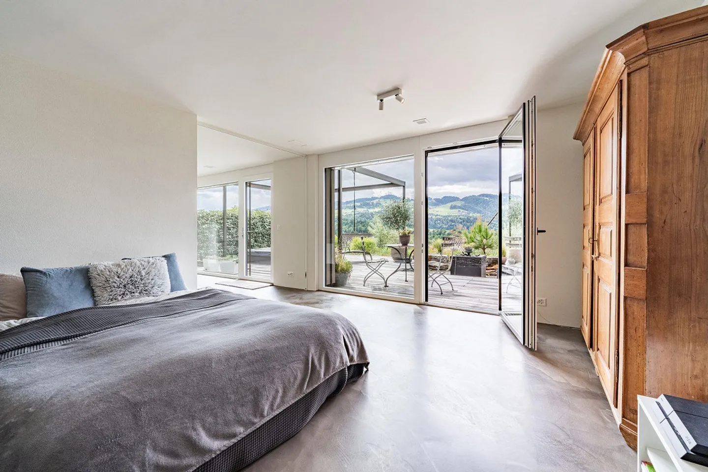 Living in high quality and style - Photo 9 of 13