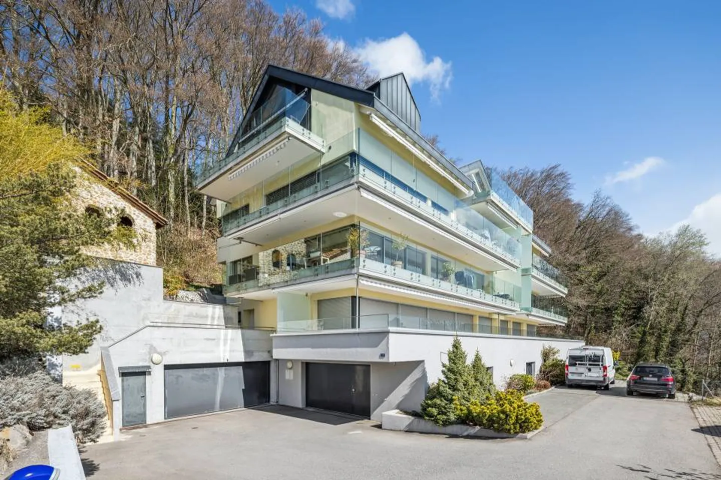 Wunderschöner Blick und absolute Ruhe für diese 3,5 Zimmer - Foto 2 von 13