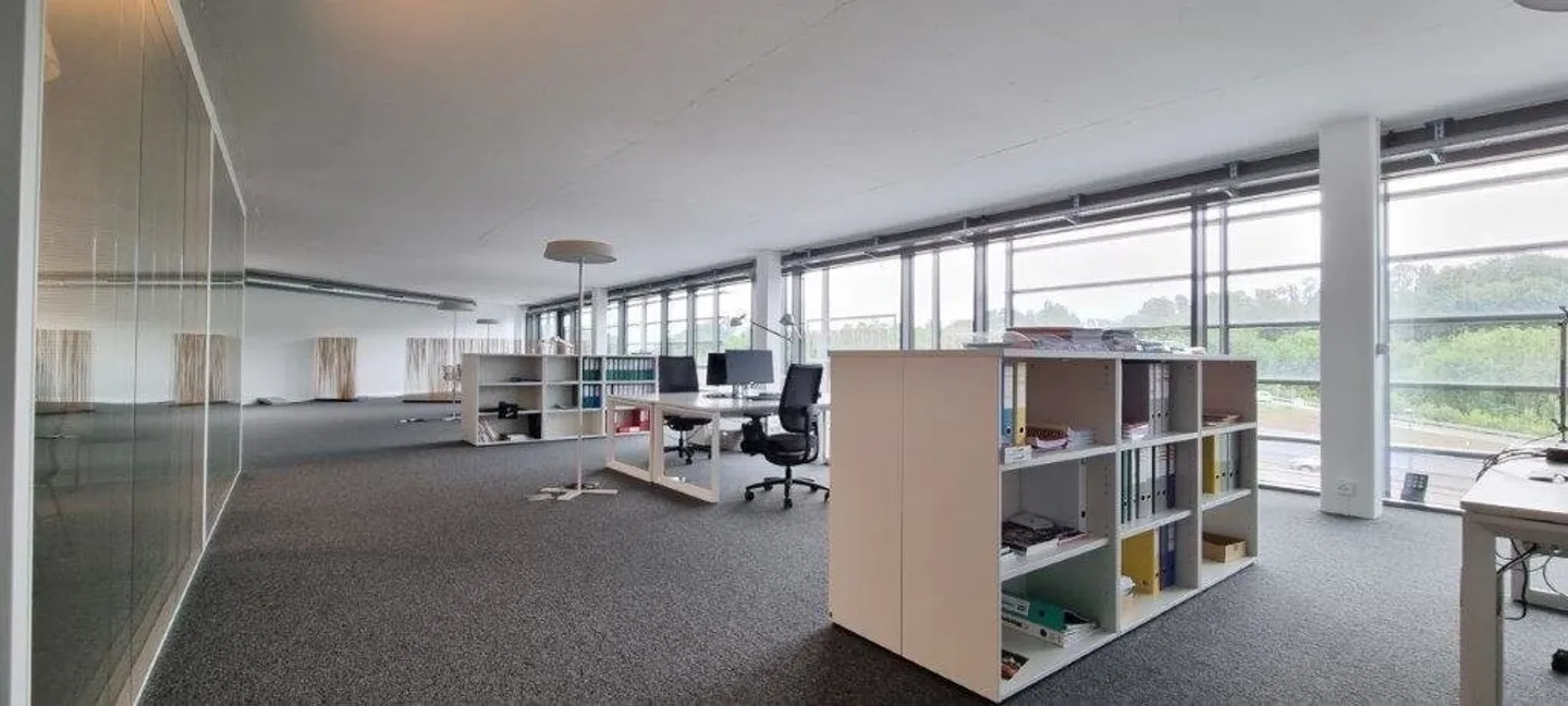 Bureaux de 264 m2 à louer ! - Photo 1 sur 5