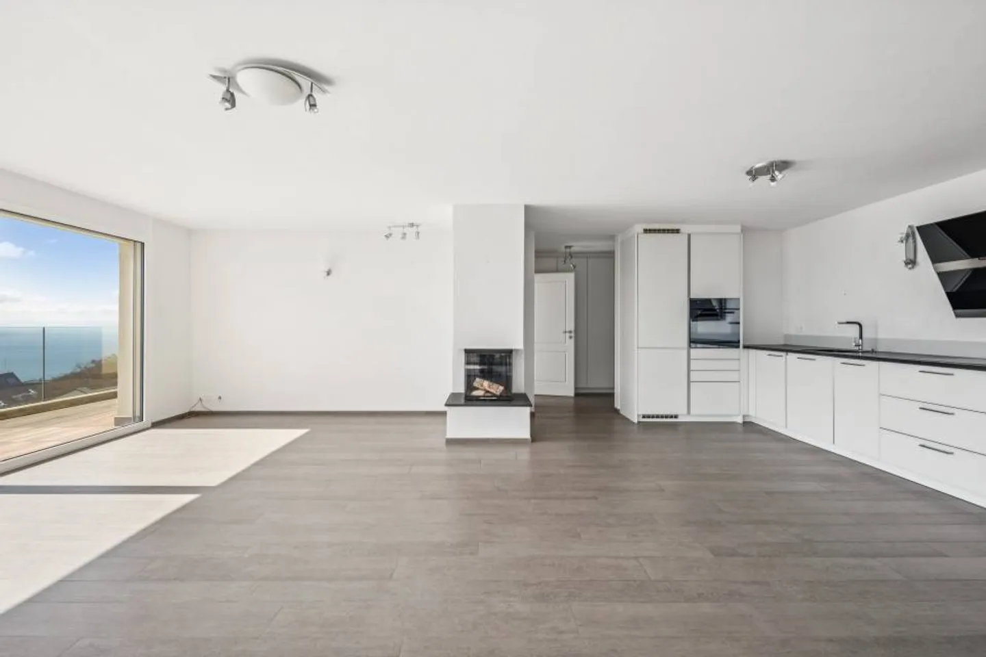 Wunderschöner Blick und absolute Ruhe für diese 3,5 Zimmer - Foto 9 von 13