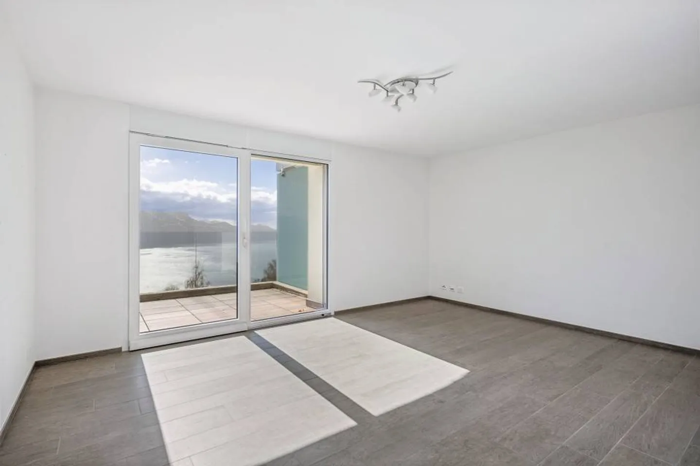 Wunderschöner Blick und absolute Ruhe für diese 3,5 Zimmer - Foto 10 von 13