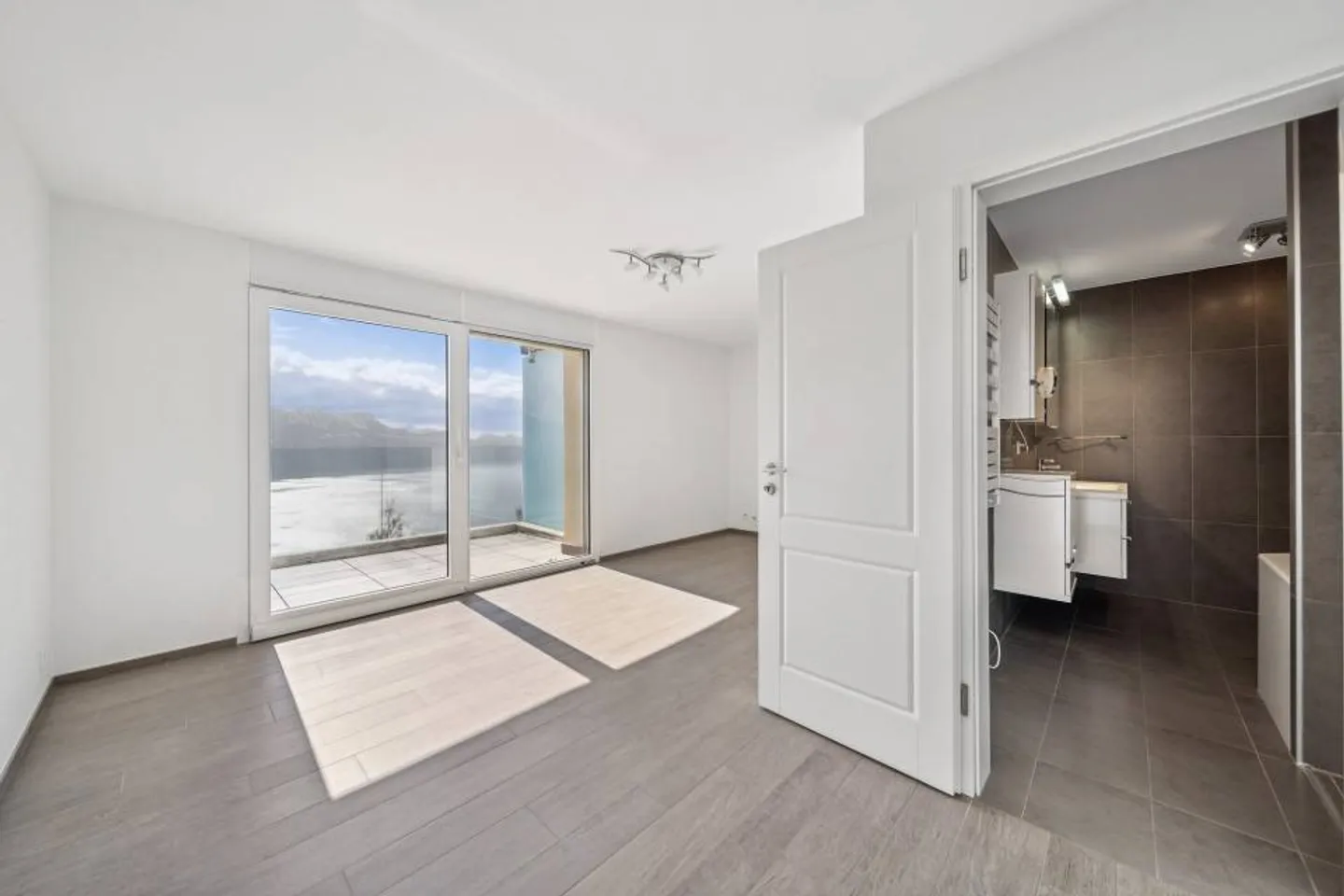 Wunderschöner Blick und absolute Ruhe für diese 3,5 Zimmer - Foto 11 von 13