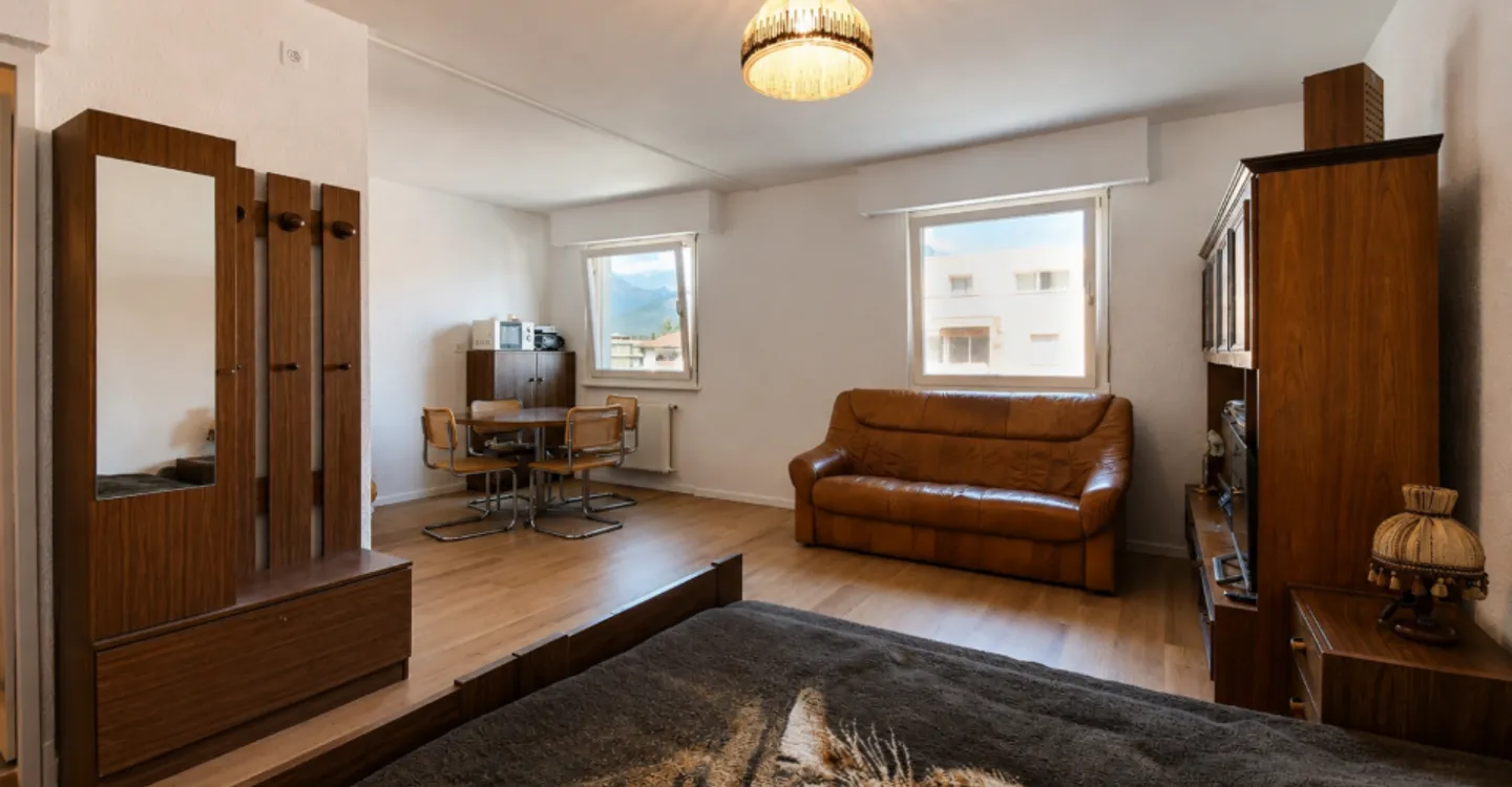 Investment Studio with Renovation Potential - Photo 1 of 7
