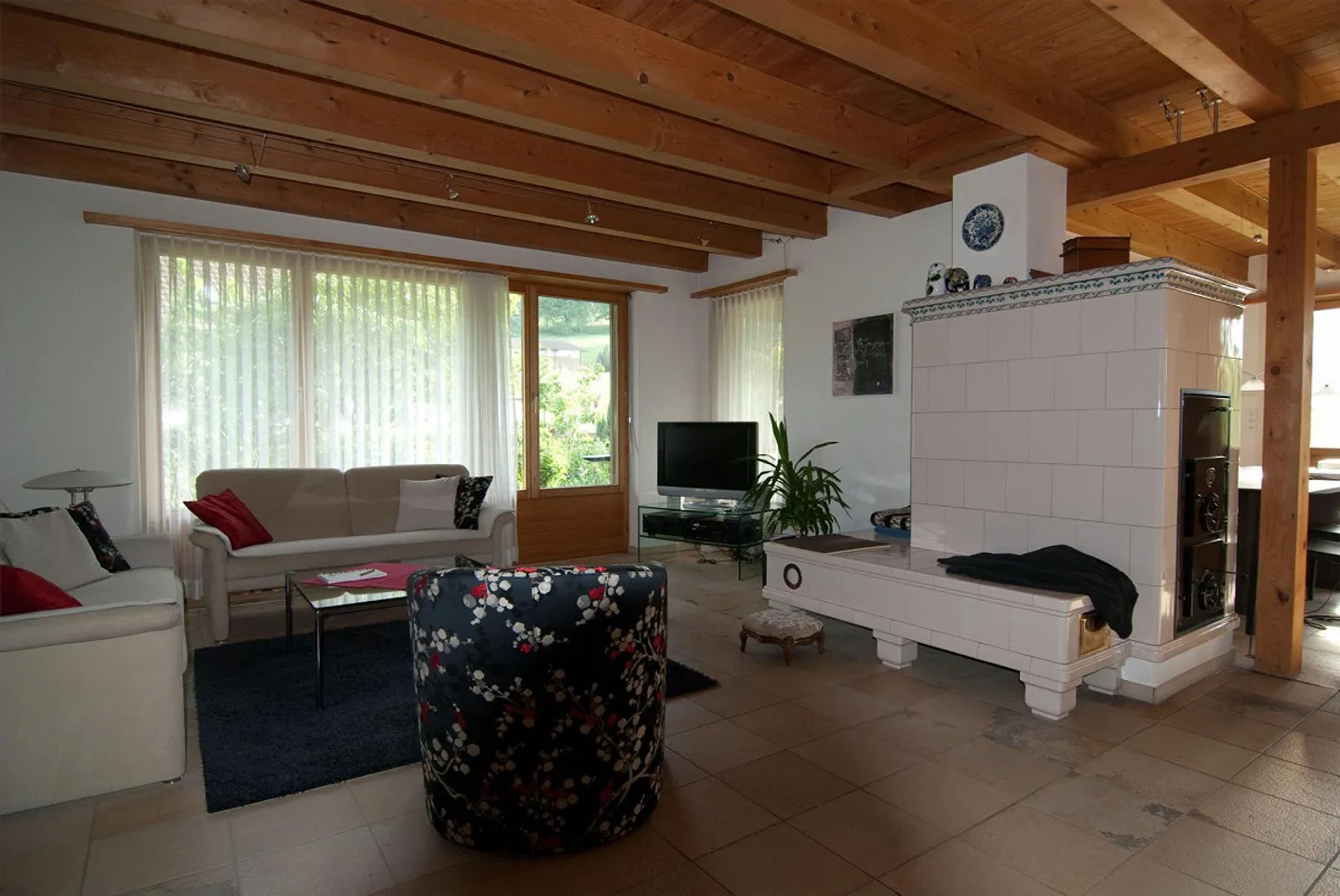 Grande casa unifamiliare di 7 stanze con molto spazio esterno nel vecchio centro del villaggio - Foto 9 di 14