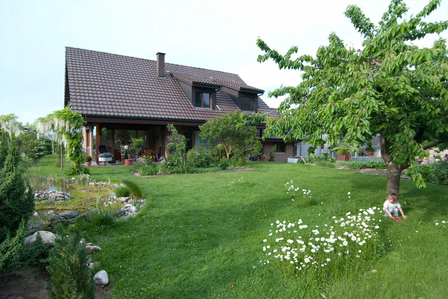 Grande casa unifamiliare di 7 stanze con molto spazio esterno nel vecchio centro del villaggio - Foto 3 di 14