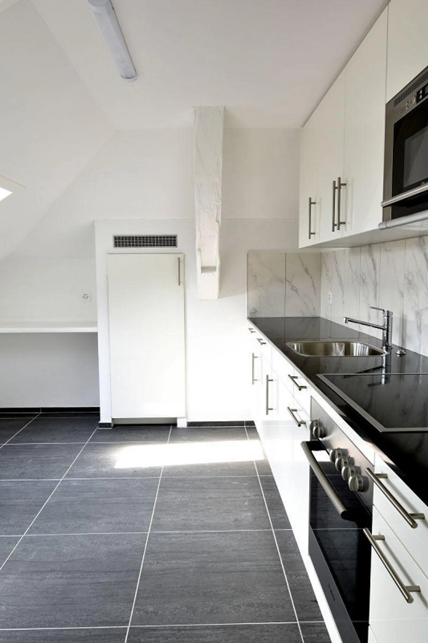 Cozy Apartment in St. Gallen - Only 10 Minutes to the Marketplace - Photo 2 of 7