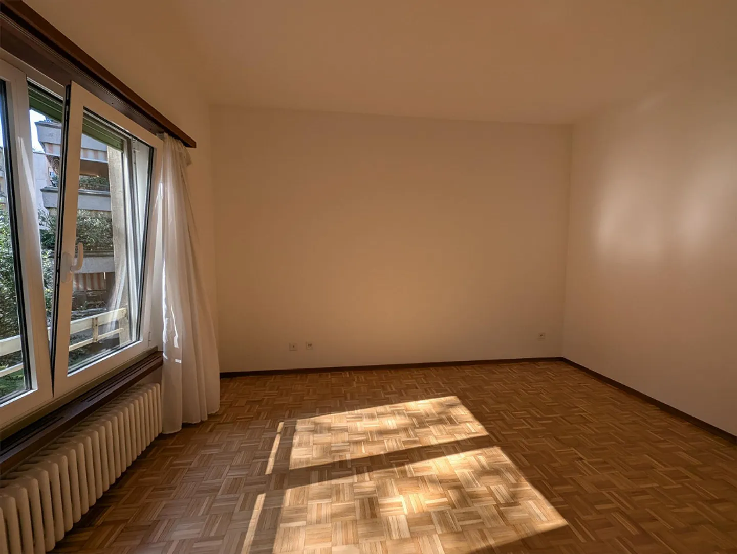Inviting 2.5-Room Apartment with Balcony - Photo 6 of 11