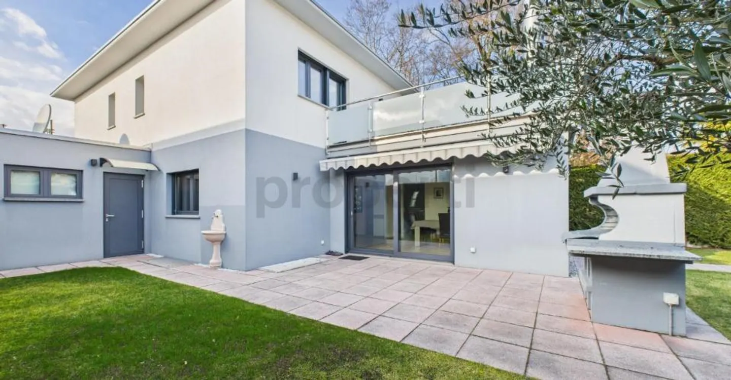 Modern 8-room detached house with large parking, Cadempino - Photo 1 of 12