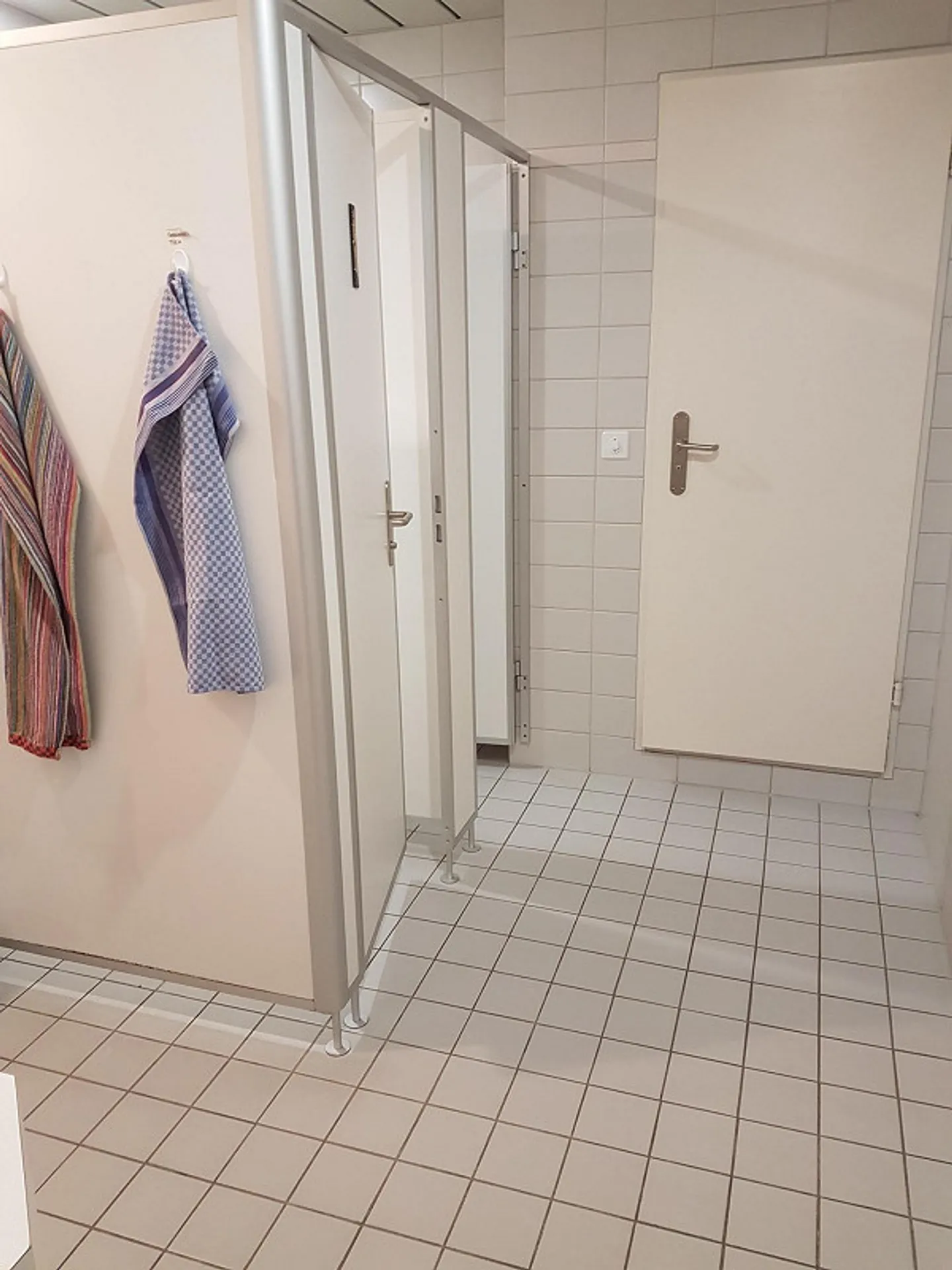 Uffici spaziosi in una posizione tranquilla - Foto 2 di 11
