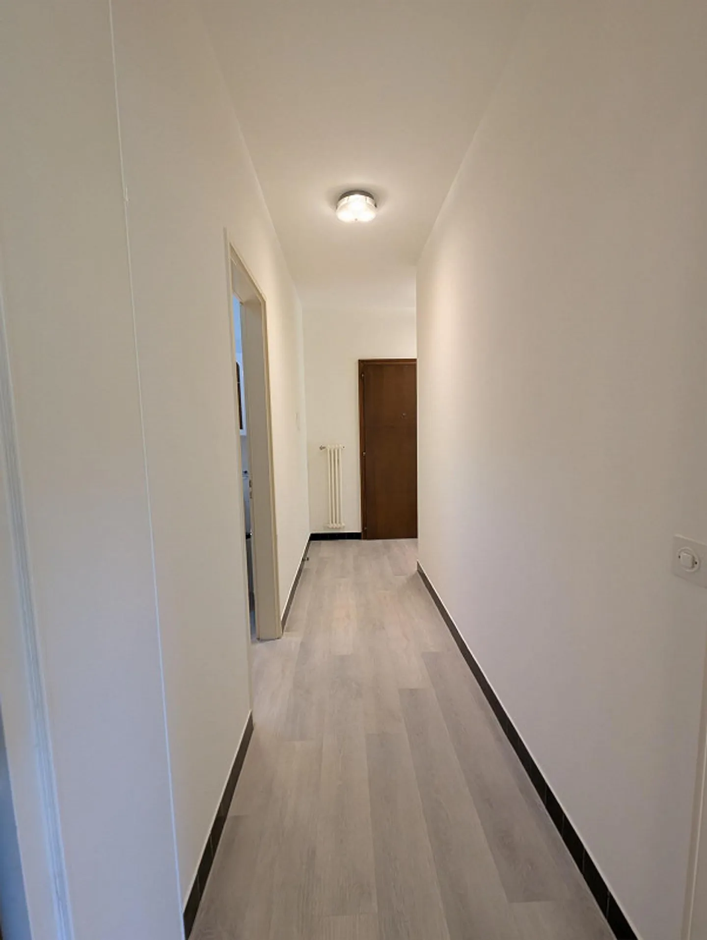 Inviting 2.5-Room Apartment with Balcony - Photo 8 of 11