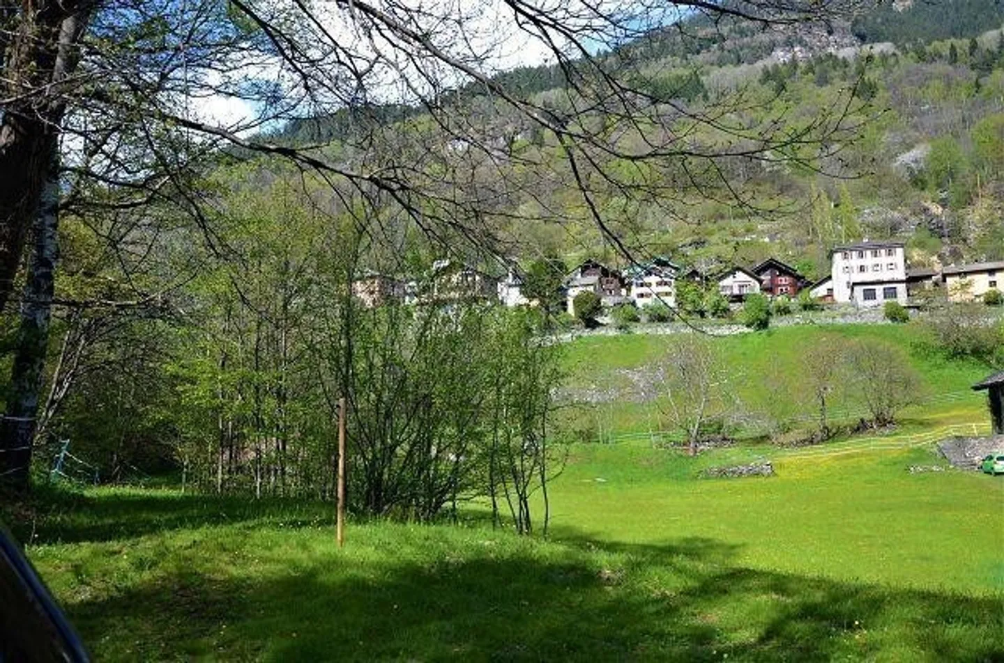 Building plot of 1069 m2 in a very quiet, sunny location - Photo 12 of 13
