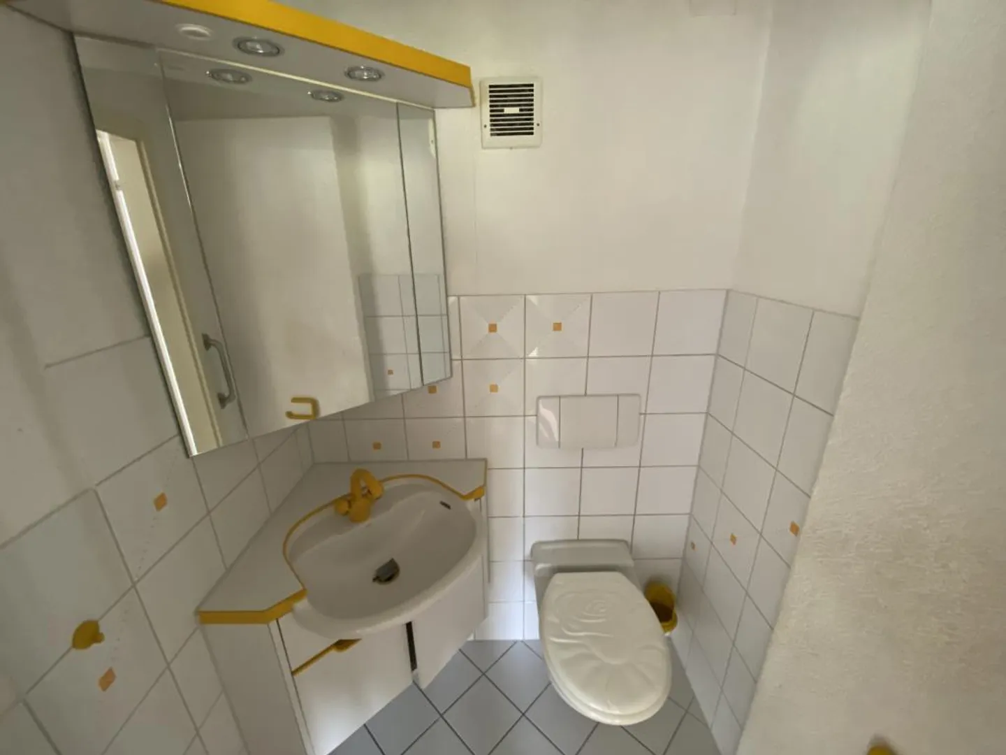 4.5 Room Apartment as Investment Property or Owner Occupancy - Photo 11 of 12