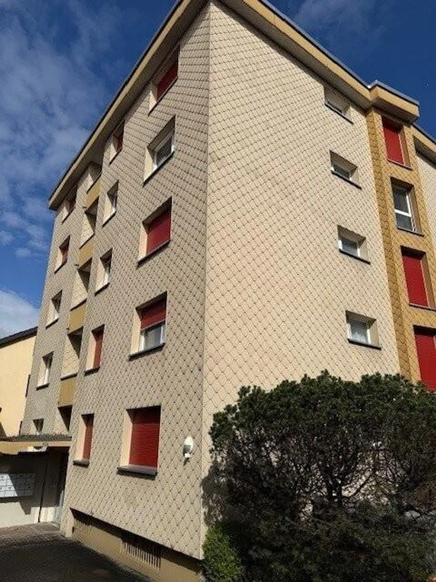 Grosszügige renovierte Wohnung - Foto 1 von 11