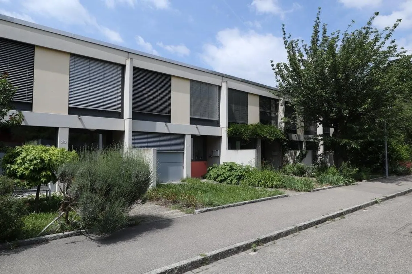 La tua nuova casa familiare a Bruderholz - Foto 1 di 11