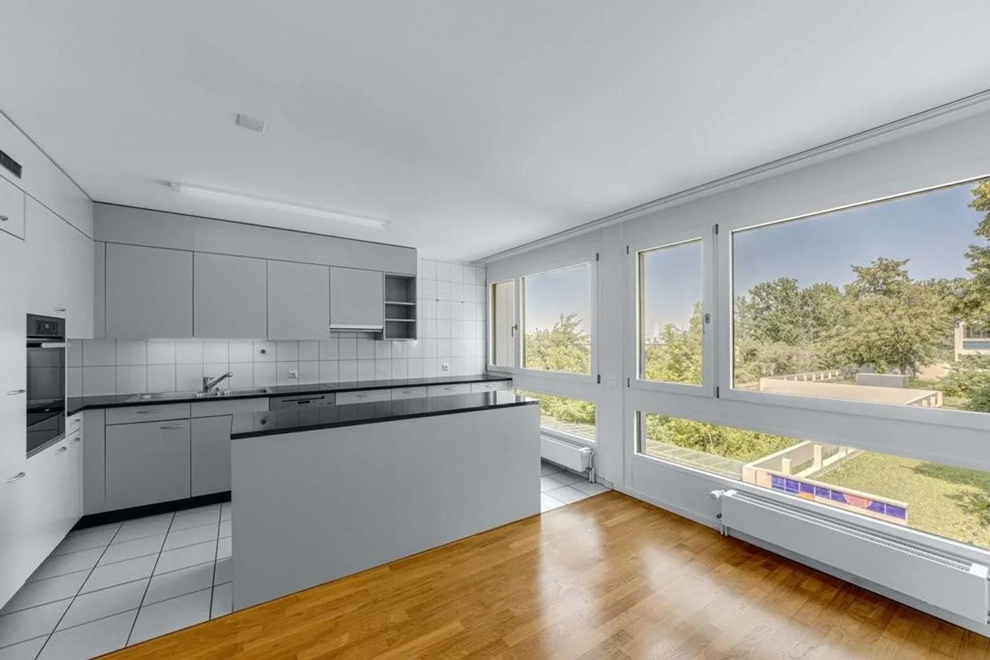 La tua nuova casa familiare a Bruderholz - Foto 2 di 11
