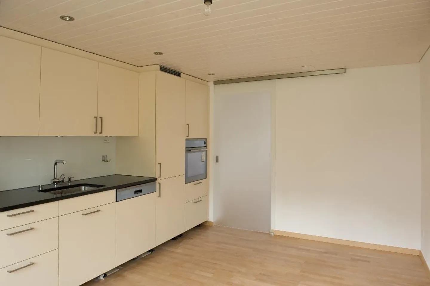 bright, centrally located 3.5 room attic apartment - Photo 1 of 9