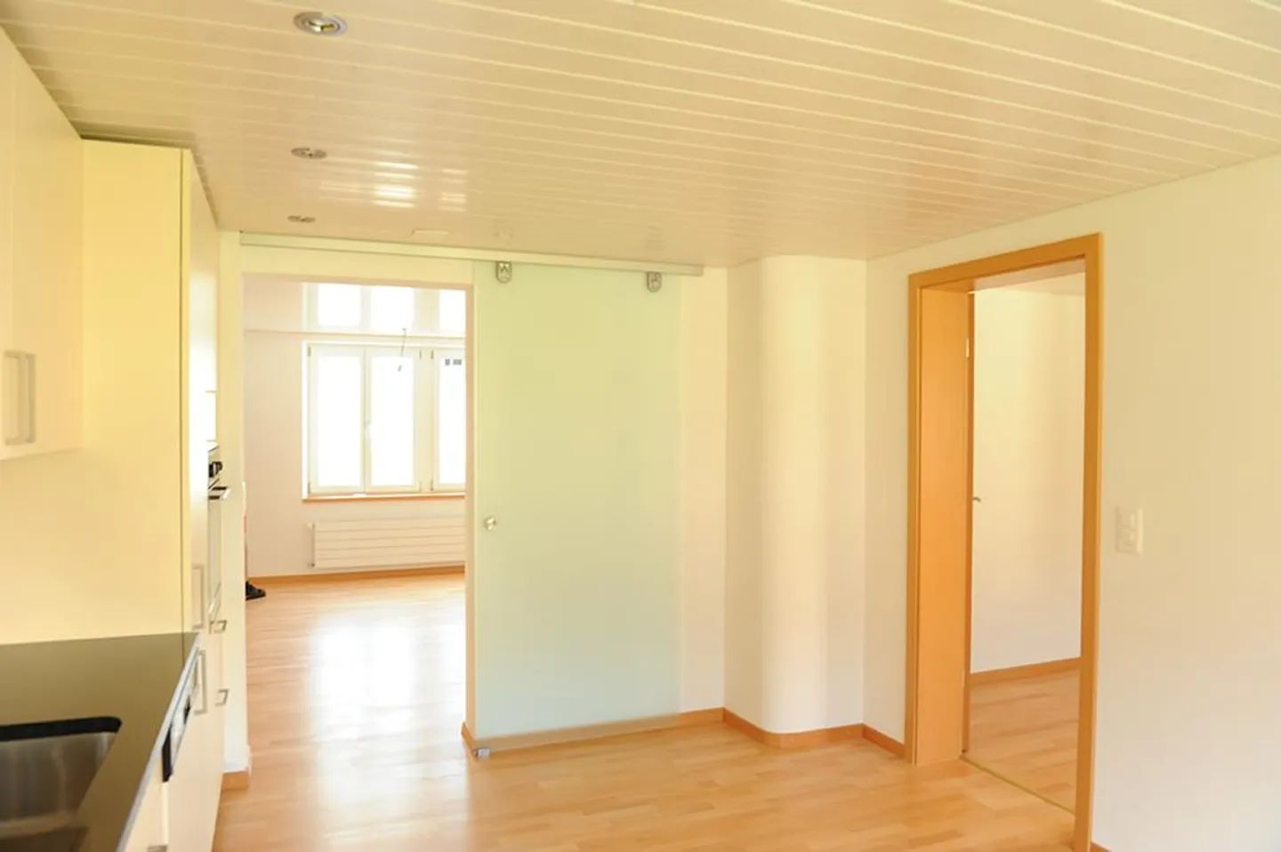 bright, centrally located 3.5 room attic apartment - Photo 2 of 9