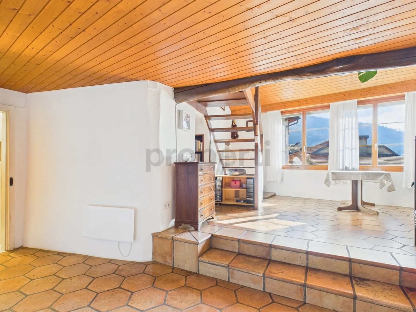 Elegantes Einfamilienhaus mit 3 Zimmern und Balkon, Breggia - Foto 2 von 13
