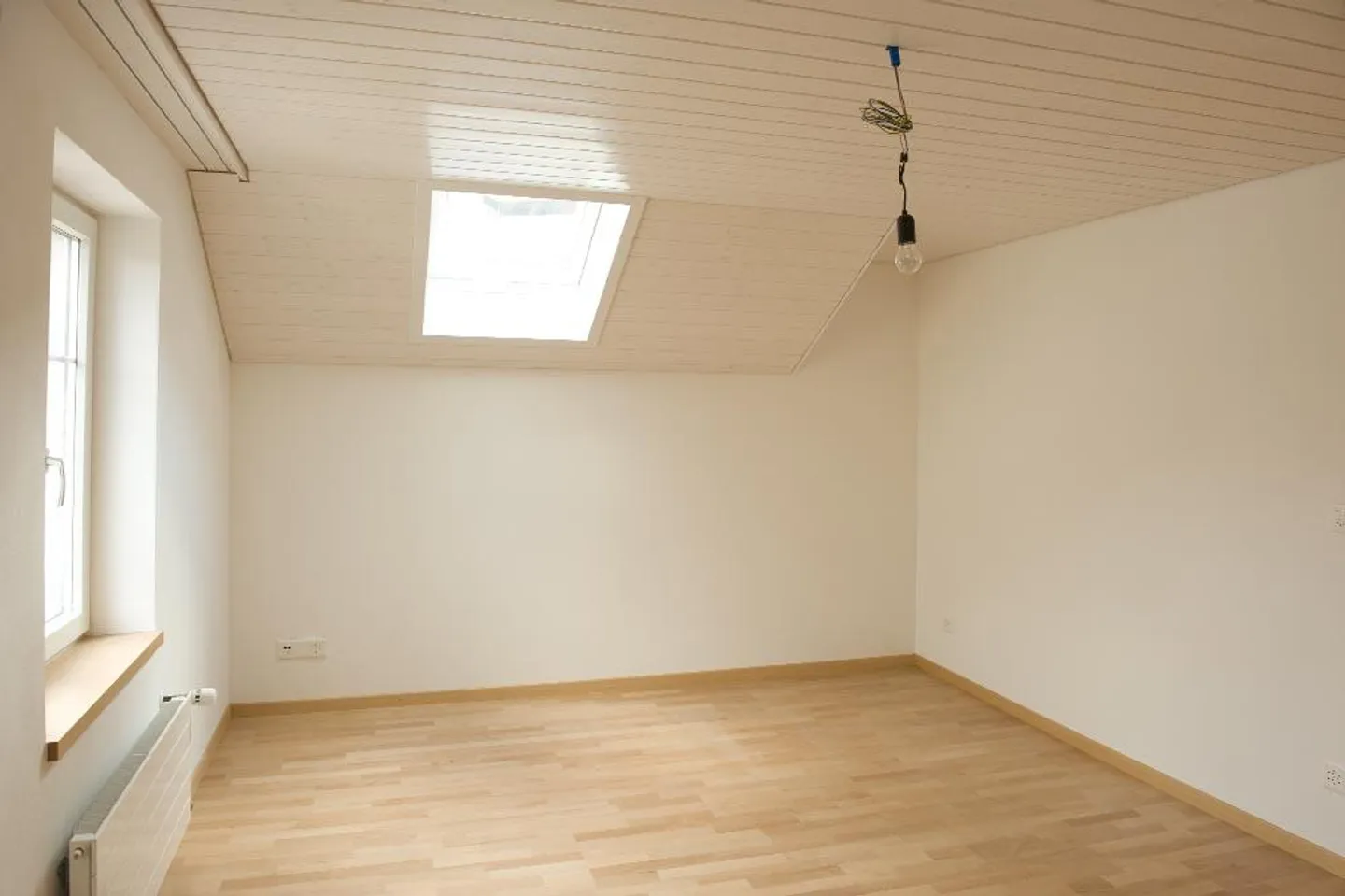 bright, centrally located 3.5 room attic apartment - Photo 4 of 9