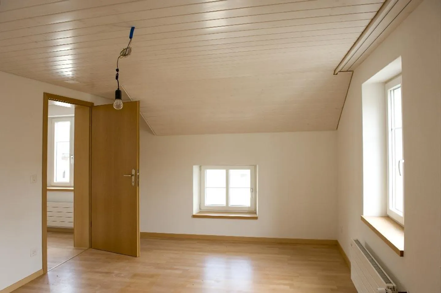 bright, centrally located 3.5 room attic apartment - Photo 5 of 9