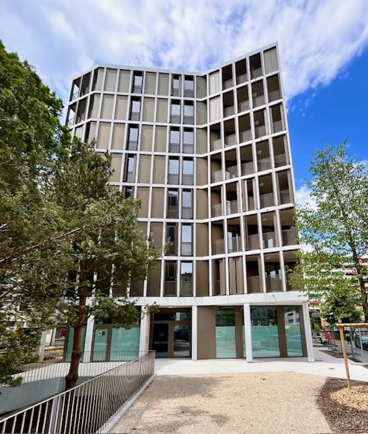 Commercial space of approximately 120 m2 delivered raw. - Photo 1 of 1